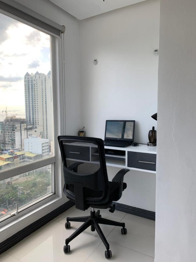 1 Bedroom With Balcony, Fully Furnished Overlooking Manila Bay At Birch Tower, Malate, Manila Esterno foto